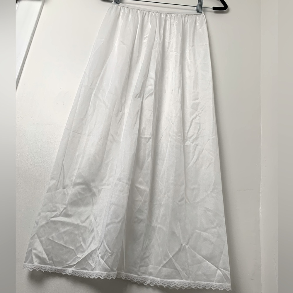 🎄🔥🕊️Vintage White Comfort Choice Long Slip Skirt